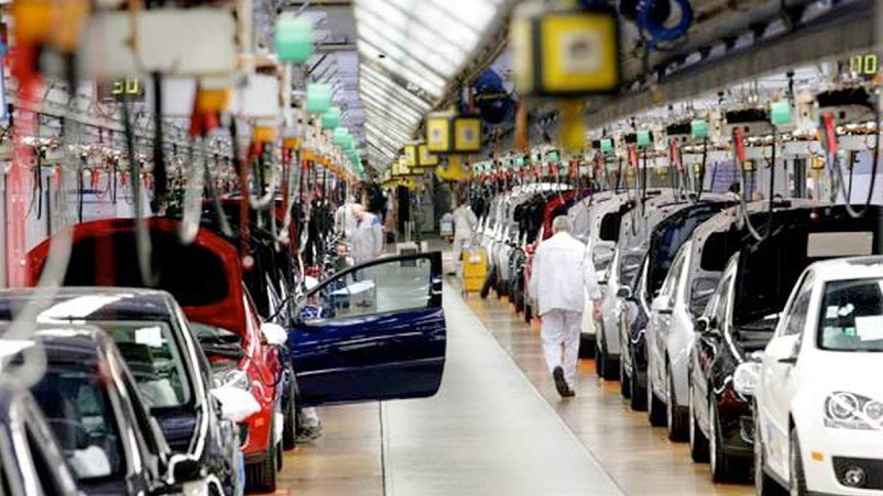 在美国施压下墨西哥政府松口? 墨西哥汽车制造业对美国不可或缺 下周全面重启